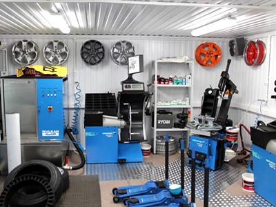 Профессиональный шиномонтаж Профессиональный шиномонтаж